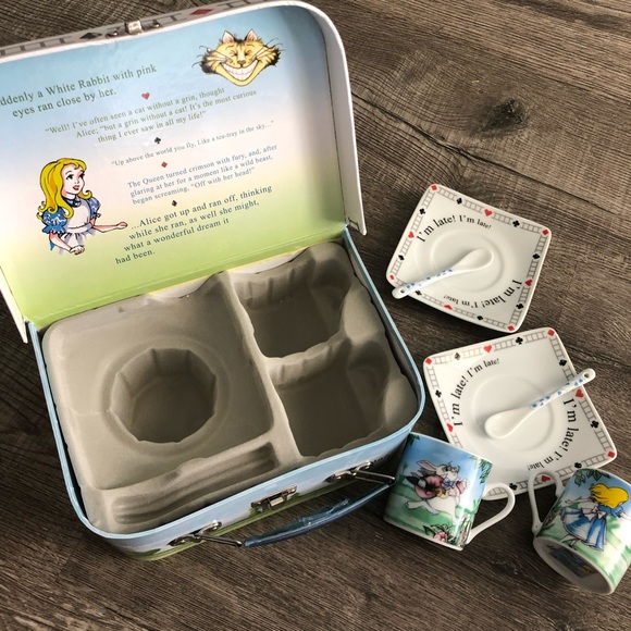 Alice in Wonderland Tea Set for 2 - Picture 8 of 8